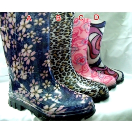 {風靡日本~彩色雨鞋}~~台灣製造女雨鞋~短雨靴~塑膠工作鞋~內附竹炭鞋墊~防水/止滑/耐磨/~台灣製造~品質有保證!