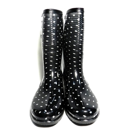 新款雨靴~風靡日本~台灣製造~流行女雨鞋~女雨靴~短統雨鞋雨靴~.易穿、易脫、防水、耐油、止滑~輔合人體工學(黑白圓點)