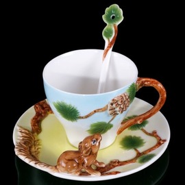 5Cgo 【代購七天交貨】 琺琅瓷 13443520509 松鼠摘果 立體陶瓷杯盤匙組 (一組) 下午茶 花茶 咖啡杯 裝飾品