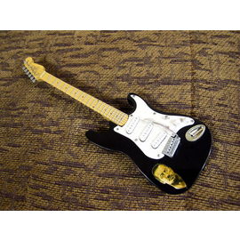 ☆ Tony Music︵☆ Fender Eric Clapton Model Blackie 迷你電吉他模型~含精美琴箱收藏盒