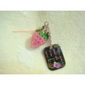 Hello Kitty(凱蒂貓) 草莓串珠鐵牌手機吊飾 4901610801451