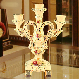 5Cgo【代購七天交貨】 高檔奢華歐式三頭燭台複古創意家居裝飾品陶瓷手工藝擺件