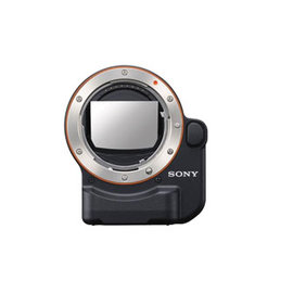 展示出清 Sony NEX 鏡頭轉接環 (適用 A 接環) LA-EA4 讓全片幅 E-mount 系列相機，透過半透明反光鏡