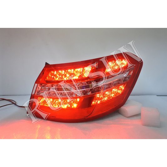 ●○RUN SUN 車燈,車材○● 全新 賓士 2009 2010 2011 2012 W212 原廠型LED紅白外側 尾燈 一顆 歐洲製