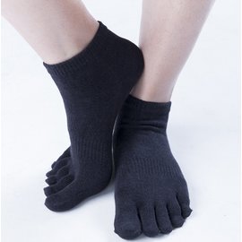 《傑適達甲殼素》抗菌防臭船型五指襪 (純黑)