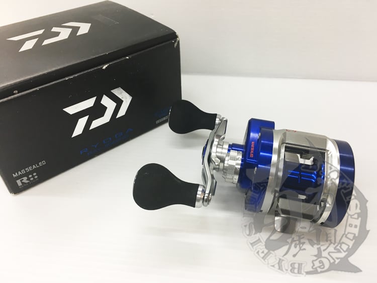 ◎百有釣具◎DAIWA Ryoga Bay Jigging (RYOGA BJ) C1012PE-HL 鼓式捲線