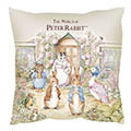 【PETER RABBIT】比得兔經典抱枕-比得兔手拿巾款