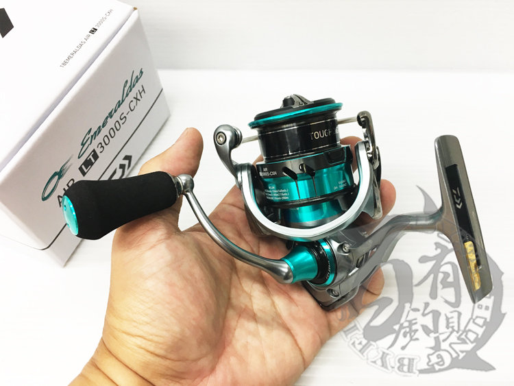 ◎百有釣具◎DAIWA 18 EMERALDAS AIR 軟絲路亞 紡車捲線器 規格: 雙手把LT3000S-CXH-DH (202893) /  單手把LT3000S-CXH(202886)