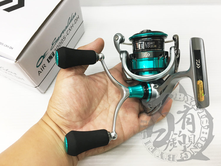 ◎百有釣具◎DAIWA 18 EMERALDAS AIR 軟絲路亞 紡車捲線器 規格: 雙手把LT3000S-CXH-DH (202893) /  單手把LT3000S-CXH(202886)