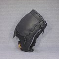 「野球魂」--特價！日本「Under Armour」軟式棒球手套（投手，QBB0140，黑色）附紙箱、手套袋