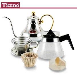 TIAMO超值蛋糕型手沖咖啡6件組(K01濾杯+滴水盤+豆杓+K01濾紙+咖啡壺400ml+細口壺HA8561)