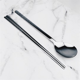 韓國進口 雕花不鏽鋼扁筷 /湯匙組 // 韓國食堂，家庭都在使用的筷匙組合，非常美唷！(215元)