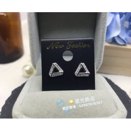 【星光飾品】《現貨》正生銀飾 時尚鑽三角耳環 925純銀 香港代購