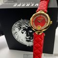 VERSUS VERSACE凡賽斯女錶,編號VV00181,32mm金色圓形精鋼錶殼,紅色鑽圈錶面,紅真皮皮革錶帶款