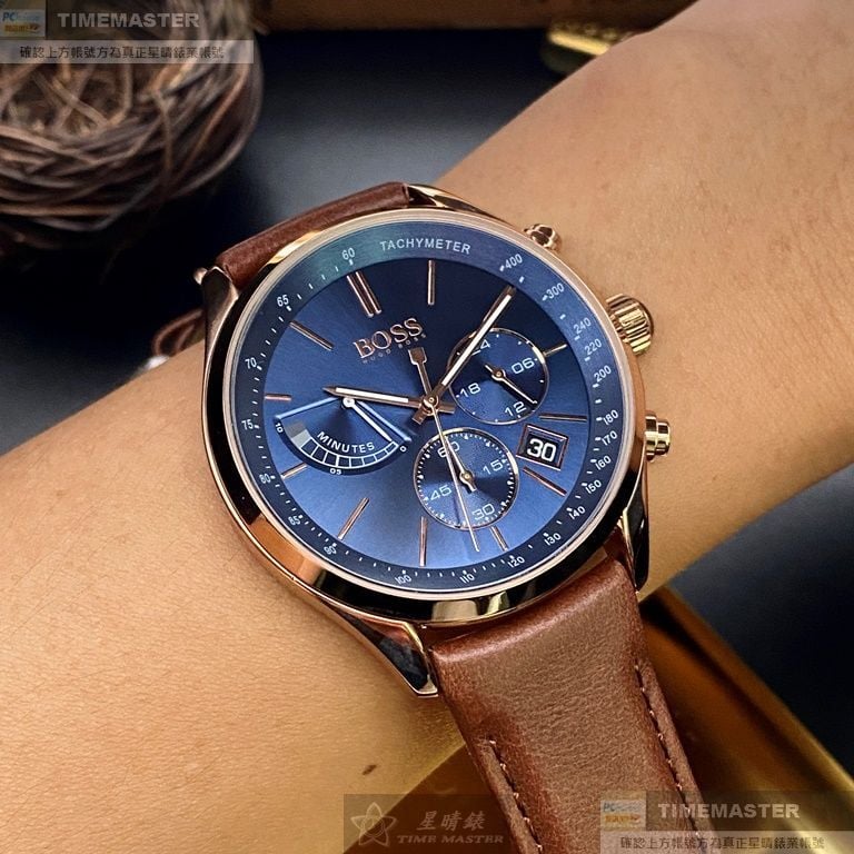 BOSS手錶,編號HB1513604,44mm玫瑰金圓形精鋼錶殼,寶藍色三眼錶面,咖啡色真皮皮革錶帶款,閃亮度冠絕全場!