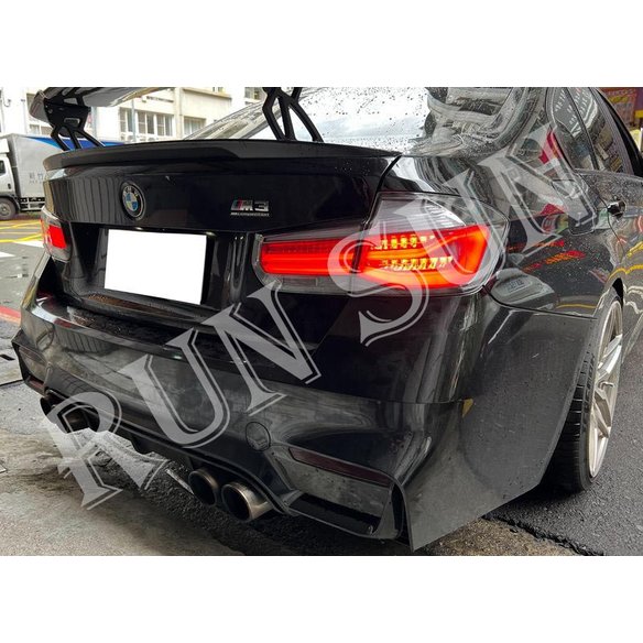 ●○RUN SUN 車燈,車材○● 全新 BMW 寶馬 F30 升級LCI樣式 LED光柱 燻黑紅導光 尾燈 跑馬方向燈