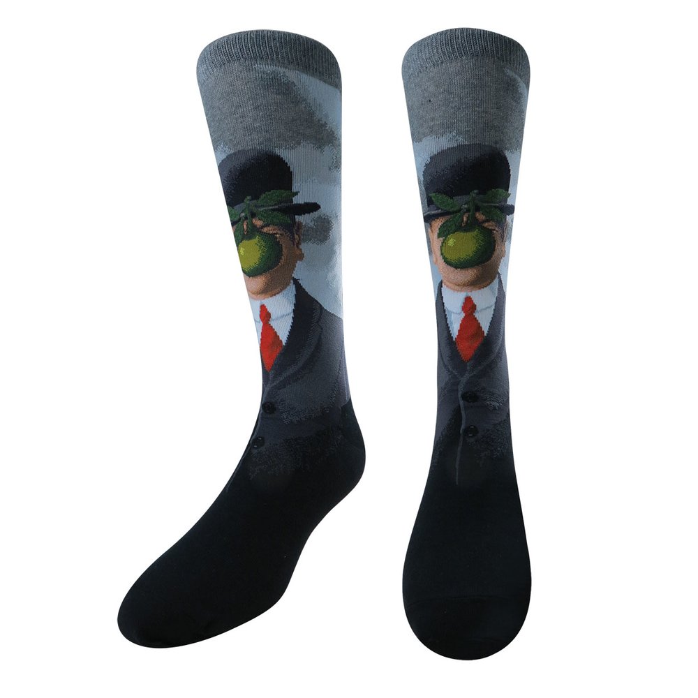 【JHJ DESIGN】台灣製造 名畫襪 人子 男人之子 戴黑帽的男人 蘋果人 中筒襪 襪子 綿襪 超現實主義 長襪 小腿襪
