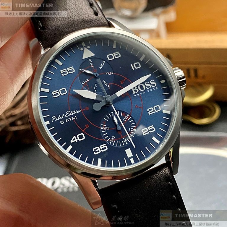 BOSS手錶,編號HB1513515,44mm銀圓形精鋼錶殼,寶藍色中三針顯示, 雙眼錶面,深黑色真皮皮革錶帶款