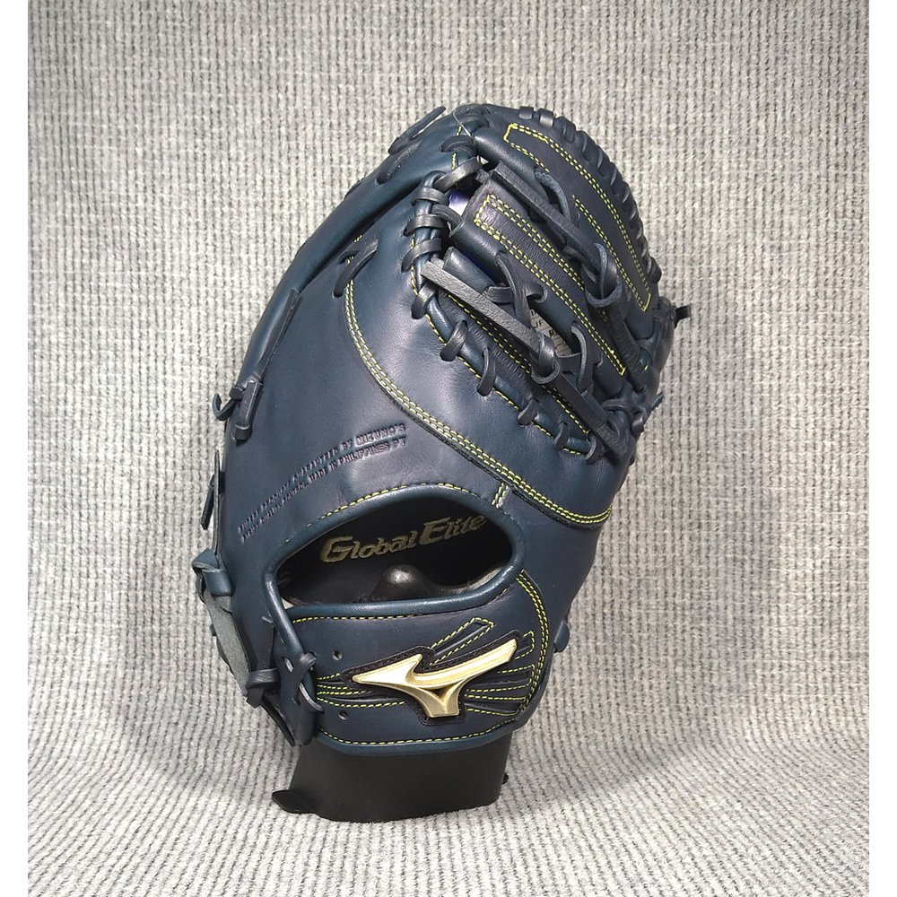 「野球魂」--特價！日本「MIZUNO」【GLOBAL ELITE RG BAS】等級【阿部慎之助】樣式少年用軟式棒球手套（一壘手，1AJFY18100，29深藍色）