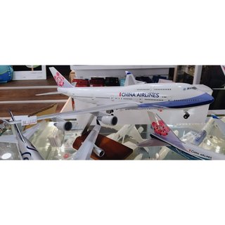 1 200 中華航空波音 747 400 標準塗裝 木頭底座