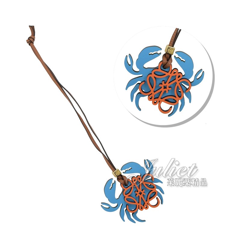 【全新現貨 優惠中】 茱麗葉精品 LOEWE 皮雕LOGO螃蟹造型牛皮鑰匙圈吊飾.藍/橘現金價$8,800