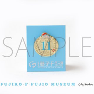 日本 東京 藤子F不二雄博物館 限定 哆啦A夢 11週年 紀念 玩偶 布偶 絨毛娃娃 徽章(2款可選)(399元)