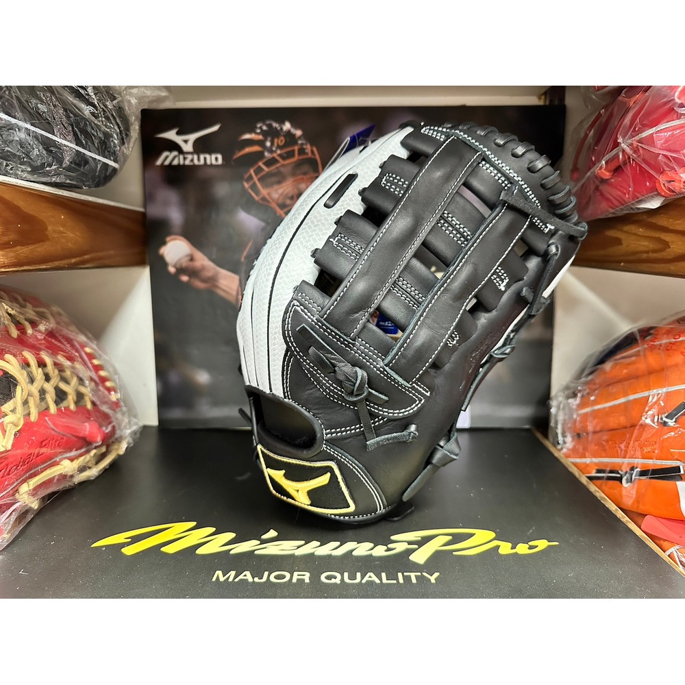 What Pros Wear: Alex Verdugo's Mizuno GMP2-700 Glove - What Pros Wear