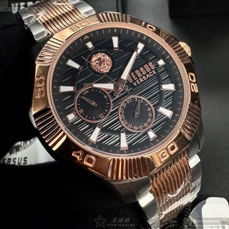 VERSUS VERSACE手錶,編號VV00397,46mm玫瑰金精鋼錶殼,黑色三眼, 中三針顯示錶面,金銀相間精鋼錶帶款